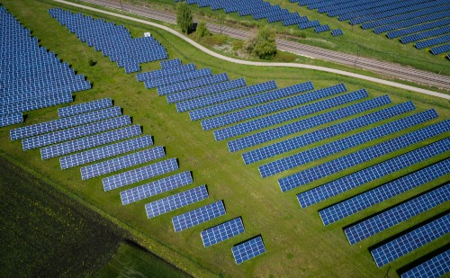 Csúcstechnológiás napelempark épül