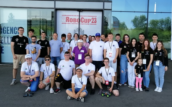 Magyar siker a világ legnagyobb junior robotika versenyén - Fotó: Facebook.com/njszt