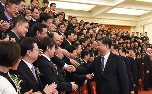 Xi Jinping: Innováció által vezérelt növekedési stratégiát kell életbe helyeznünk